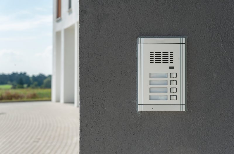 INSTALAÇÃO E MANUTENÇÃO DE INTERFONES